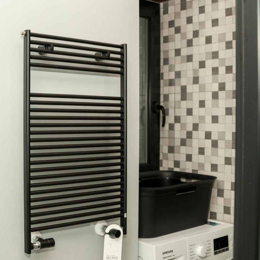Dislocati Bnb - Jacuzzi Privata - Cucina - Tv60" - Minimal Luxury Marigliano Exterior photo