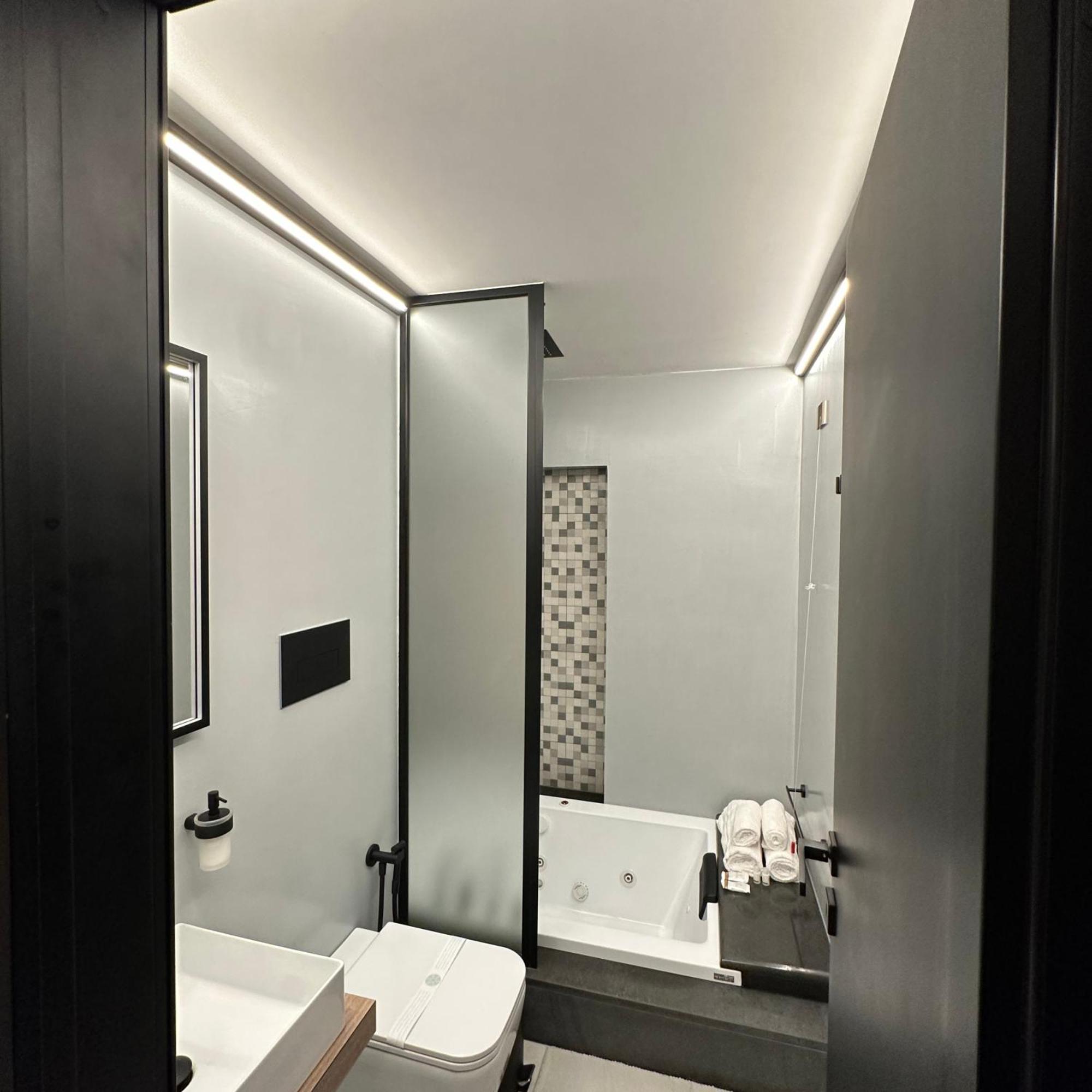 Dislocati Bnb - Jacuzzi Privata - Cucina - Tv60" - Minimal Luxury Marigliano Exterior photo