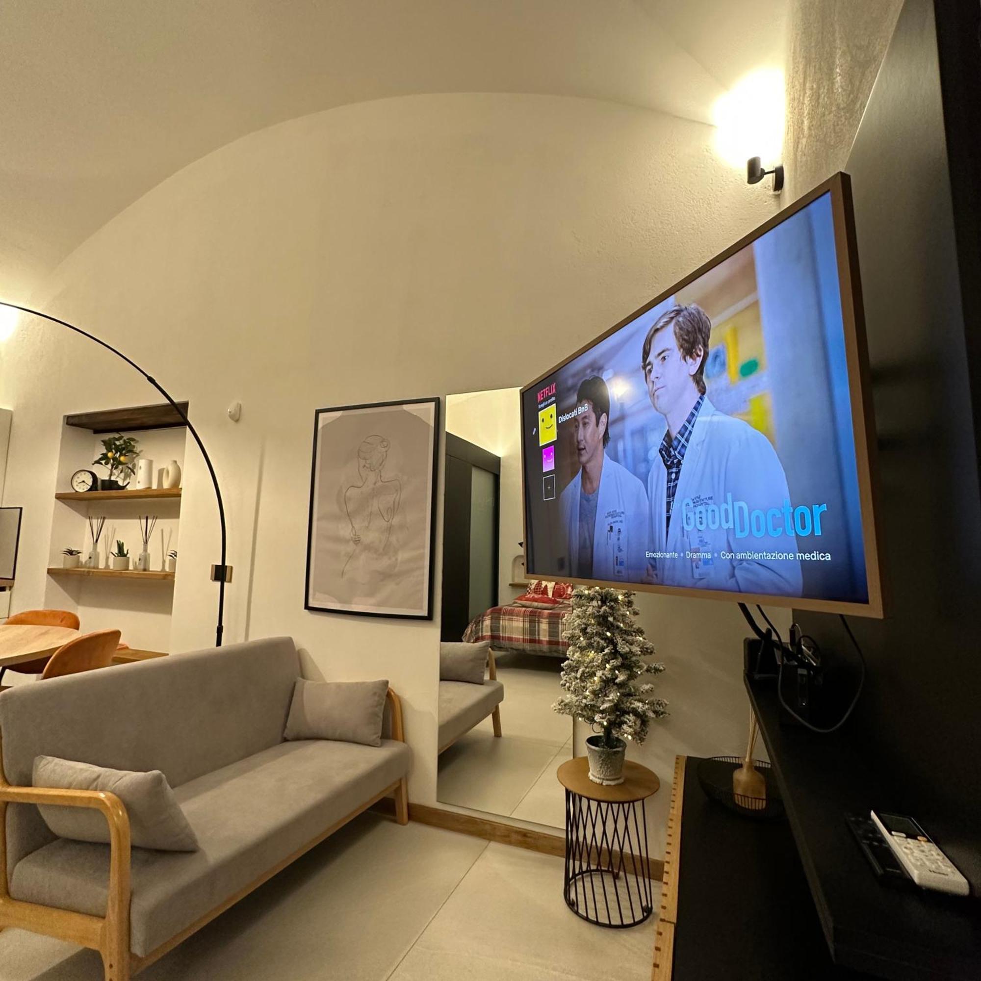 Dislocati Bnb - Jacuzzi Privata - Cucina - Tv60" - Minimal Luxury Marigliano Exterior photo