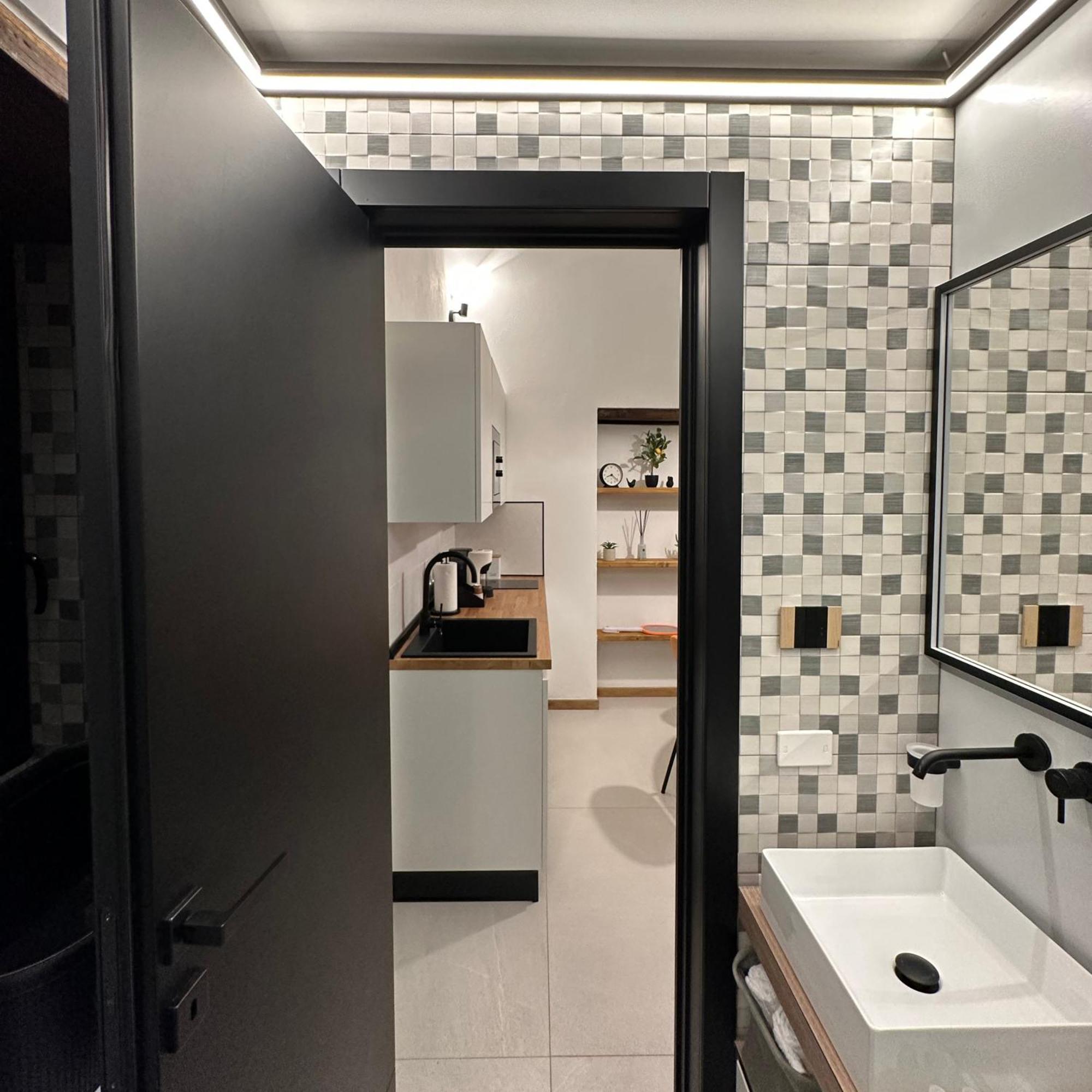 Dislocati Bnb - Jacuzzi Privata - Cucina - Tv60" - Minimal Luxury Marigliano Exterior photo