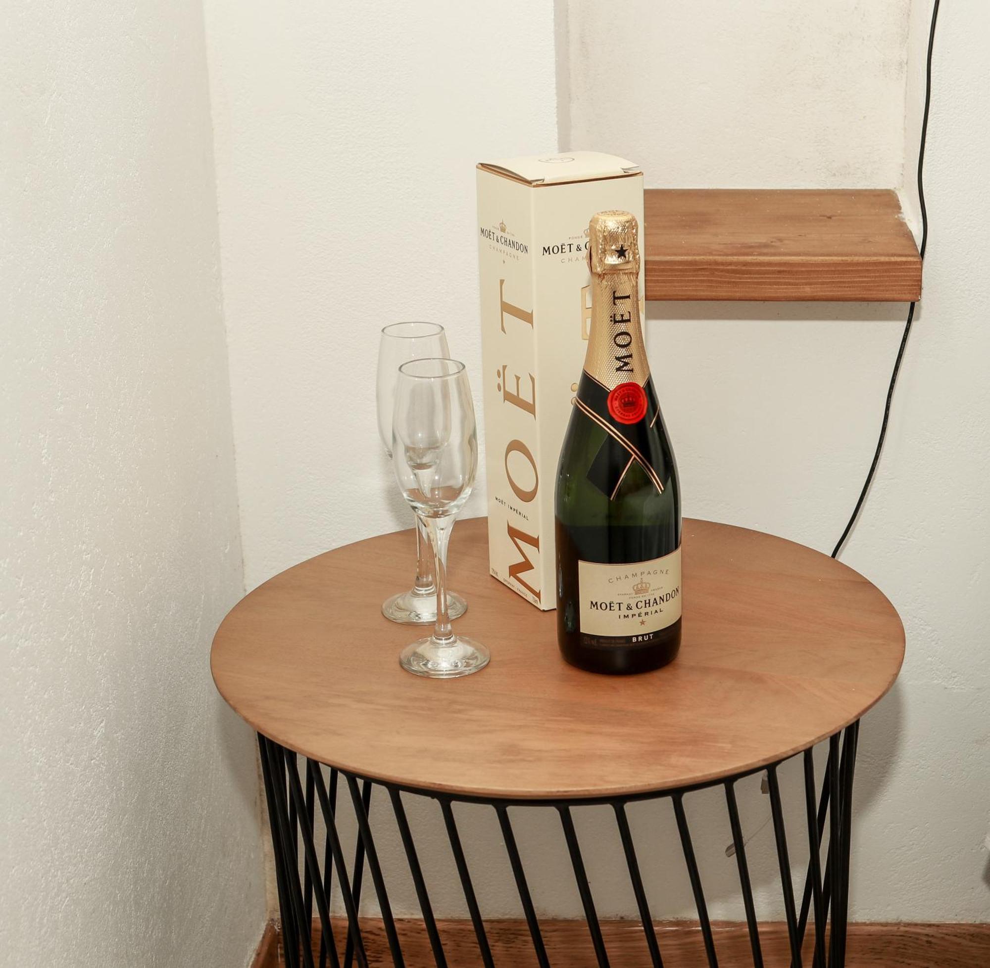 Dislocati Bnb - Jacuzzi Privata - Cucina - Tv60" - Minimal Luxury Marigliano Exterior photo