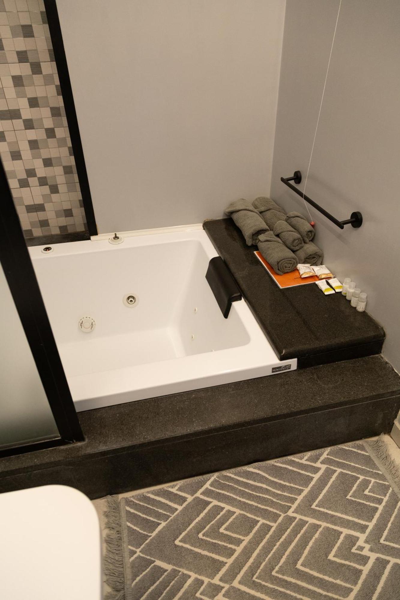 Dislocati Bnb - Jacuzzi Privata - Cucina - Tv60" - Minimal Luxury Marigliano Exterior photo